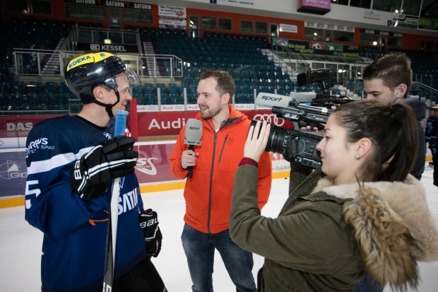 A team of TV channel Sport1 filmed the practice. Foto: Ritchie Herbert