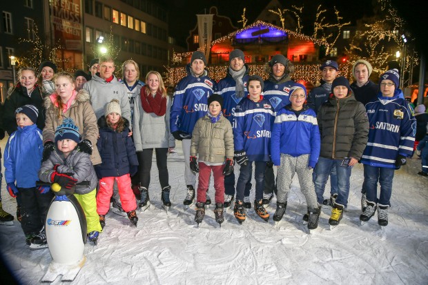 Gruppenfoto mit Panther-Spielern. Foto: Meyer / kbumm