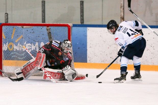 In der neuen DNL-Saison kommt es für die Jungpanther um Maximilian Lee Geiss zum Wiedersehen mit den Iserlohn Young Roosters. Foto: Jürgen Meyer / kbumm.de