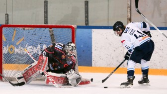 In der neuen DNL-Saison kommt es für die Jungpanther um Maximilian Lee Geiss zum Wiedersehen mit den Iserlohn Young Roosters. Foto: Jürgen Meyer / kbumm.de In der neuen DNL-Saison kommt es für die Jungpanther um Maximilian Lee Geiss zum Wiedersehen mit den Iserlohn Young Roosters. Foto: Jürgen Meyer / kbumm.de