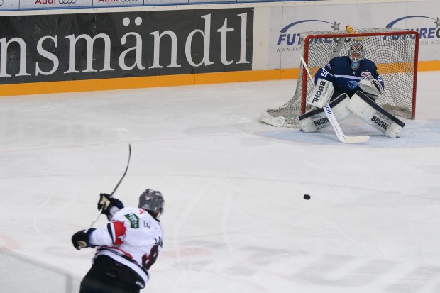 Starke Haie besiegten den ERC im Zwölf-Tore-Spiele. Foto: Meyer / kbumm.de
