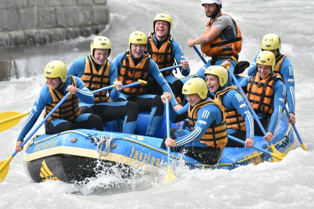 Das DNL-Team war zur Belohnung der Vorsaison von Jochen Schweizer zum Rafting eingeladen.