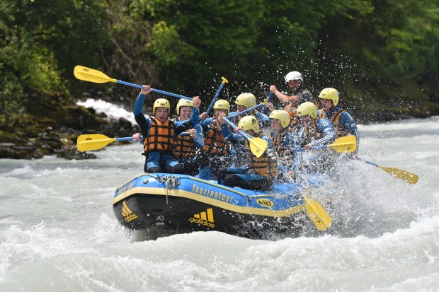 Das DNL-Team war zur Belohnung der Vorsaison von Jochen Schweizer zum Rafting eingeladen.