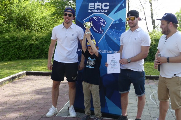 Stark gespielt, mit einem Pokal der Panther belohnt.