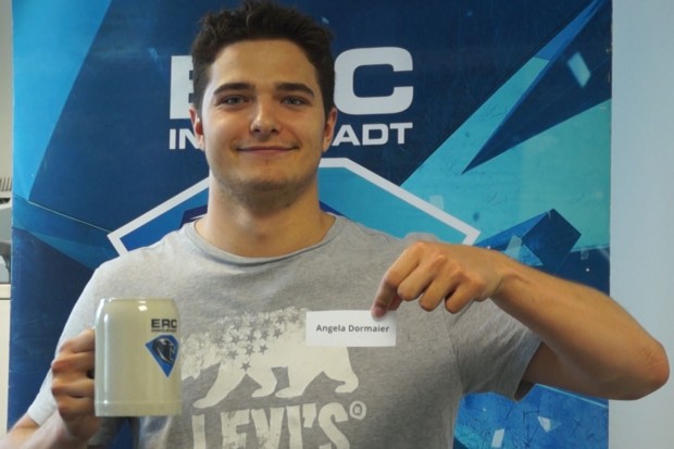 Panther-Angreifer Marc Schmidpeter zog die Gewinnerin.