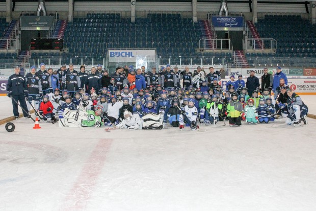 Rund 100 Kinder nahmen am Kids on Ice Day teil. Foto: Ralf Lüger
