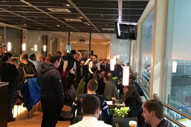 Bis auf den letzten Platz gefüllt war die Legends Sportsbar beim ersten Fan-Stammtisch im Jahr 2017. 