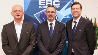 Tommy Samuelsson (center), new headcoach of ERCI, with CEO Claus Gröbner (right) and Director Sports Jiri Ehrenberger (left). Foto: Stefan Bösl / kbumm.de Tommy Samuelsson (center), new headcoach of ERCI, with CEO Claus Gröbner (right) and Director Sports Jiri Ehrenberger (left). Foto: Stefan Bösl / kbumm.de