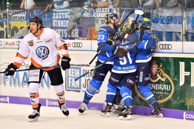 Tor! Jubel nach Brandon Bucks 2:0. Foto: st-foto.de / Johannes Traub  