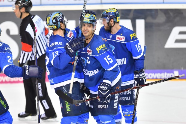 Der Captain macht's: John Laliberte traf nach starker Mannschaftsleistung zum Sieg. Foto: ST-Foto.de / Johannes Traub  