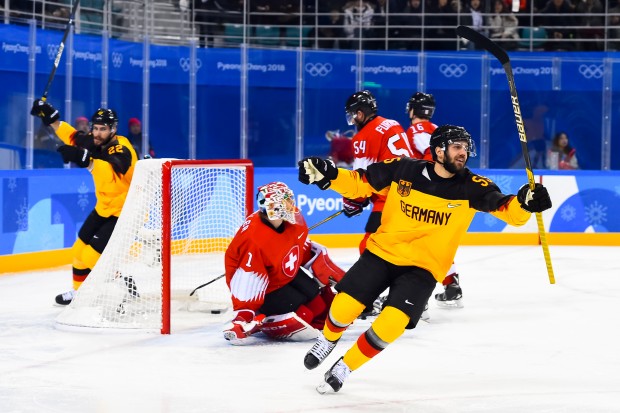 Die deutsche Auswahl siegt gegen die Schweiz und steht im Viertelfinale der Olympischen Spiele. Foto: (HHOF)