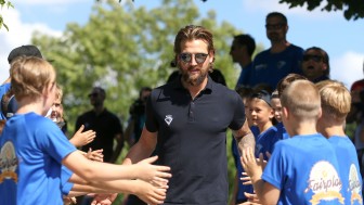 Die Spieler um Timo Pielmeier freuen sich auf Ihren Besuch auf der morgigen Saisoneröffnungsfeier. Foto: Bösl / kbumm Die Spieler um Timo Pielmeier freuen sich auf Ihren Besuch auf der morgigen Saisoneröffnungsfeier. Foto: Bösl / kbumm