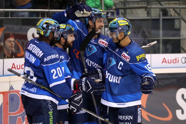 Feier-Tag: Am Tag der dt. Einheit besiegten die Panther Iserlohn. Foto: Stefan Bösl / kbumm.de