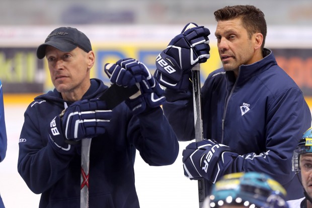 Clayton Beddoes (rechts, neben Torwarttrainer Fabian Dahlem) ist neuer italienischer Nationaltrainer. Foto: Bösl / kbumm.de