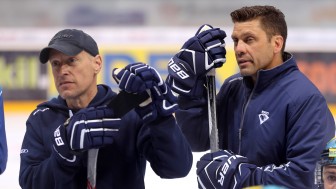 Clayton Beddoes (rechts, neben Torwarttrainer Fabian Dahlem) ist neuer italienischer Nationaltrainer. Foto: Bösl / kbumm.de