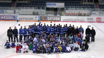 Das Gruppenfoto des Kids on Ice Day November 2017. Foto: Thomas Binder Das Gruppenfoto des Kids on Ice Day November 2017. Foto: Thomas Binder