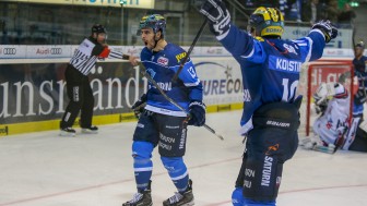Der Türöffner für Spiel 5: Mike Collins bejubelt sein Siegtor in der dritten Begegnung. Foto: Jürgen Meyer / kbumm Der Türöffner für Spiel 5: Mike Collins bejubelt sein Siegtor in der dritten Begegnung. Foto: Jürgen Meyer / kbumm
