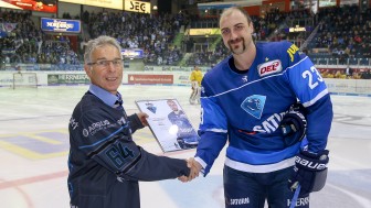 Matt Pelech gewann die Fan-Wahl als Spieler des Monats. Foto: Jürgen Meyer / kbumm.de Matt Pelech gewann die Fan-Wahl als Spieler des Monats. Foto: Jürgen Meyer / kbumm.de