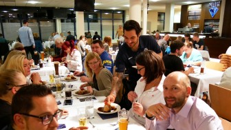 Das Panther Dinner steigt in einer Woche. Das Panther Dinner steigt in einer Woche.