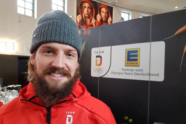 Timo Pielmeier während der Olympischen Einkleidung.