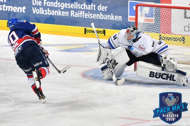 Torwart Timo Pielmeier im Penaltyduell gegen Daniel Sparre - der schießt links daneben. Foto: ST-Foto.de / Johannes Traub