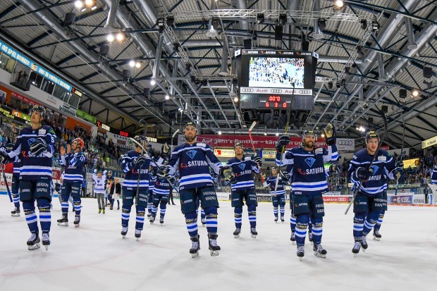 Die Panther stehen auf dem dritten Tabellenrang. Sie sind ein gutes Team. Wer ist Ihr Spieler des Monats? Foto: Oliver Strisch / st-foto