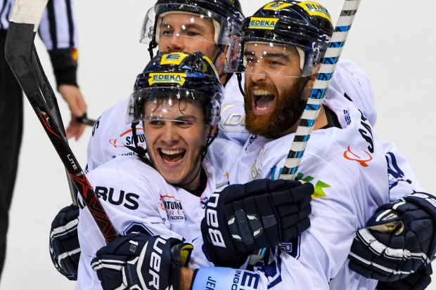 Die beiden Torschützen: Tyler Kelleher (links) und Jerry D'Amigo. Foto: Oliver Strisch / st-foto