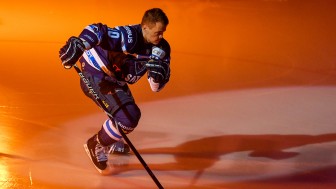 Ville Koistinen und seine Panther freuen sich auf Spiel 4!
Foto: Oliver STRISCH / st-foto.de Ville Koistinen und seine Panther freuen sich auf Spiel 4!
Foto: Oliver STRISCH / st-foto.de