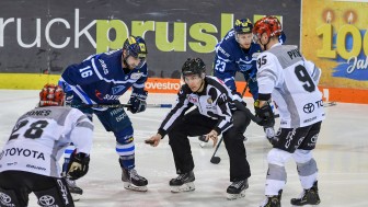Karten für Spiel 6 am Montag. Foto: Strisch / st-foto Karten für Spiel 6 am Montag. Foto: Strisch / st-foto