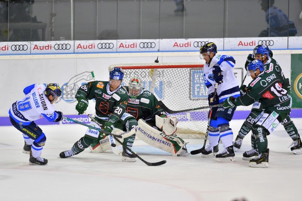 Tyler Kelleher (links, weißes Trikot) erspielte sich mehrere gute Chancen. Foto: JT-Presse.de / Johannes Traub