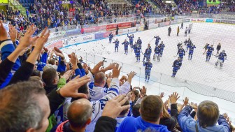 Die Dauerkarte für die Saison 2019/20 ist ab sofort bestellbar.
Foto: Johannes TRAUB / ST-Foto.de Die Dauerkarte für die Saison 2019/20 ist ab sofort bestellbar.
Foto: Johannes TRAUB / ST-Foto.de