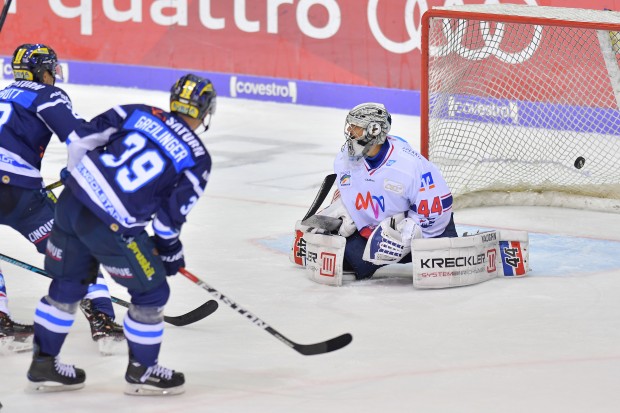 In diesem Moment schlug es ein: Thomas Greilinger mit dem Siegtor gegen Mannheim.
Foto: Johannes TRAUB / ST-Foto.de  