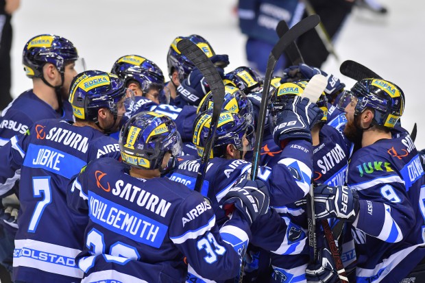 Tabellenführerbesieger! Die Panther drehen die Partie gegen Mannheim nach einem 0:3-Rückstand noch.
Foto: Johannes TRAUB / ST-Foto.de  