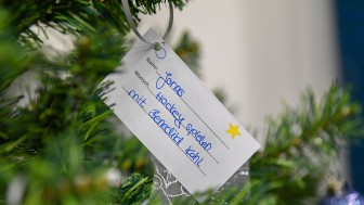 Der Wünsch-dir-was-Baum ist heute in Eingangsbereich Süd aufgestellt.
Foto: Johannes TRAUB / JT-Presse.de Der Wünsch-dir-was-Baum ist heute in Eingangsbereich Süd aufgestellt.
Foto: Johannes TRAUB / JT-Presse.de