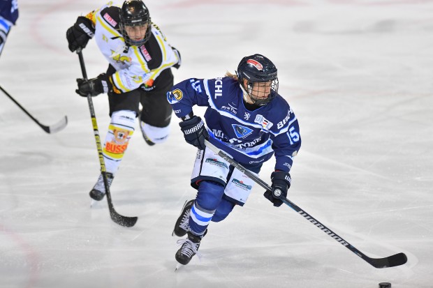 Andrea Lanzl überzeugt bei den ERC-Frauen und im Nationalteam.
Foto: Johannes TRAUB / ST-Foto.de  