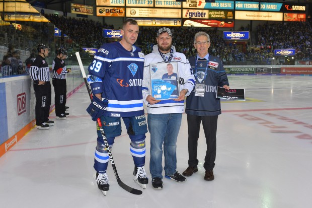 Thomas Greilinger during the honor ceremony.
Foto: Johannes TRAUB / ST-Foto.de  