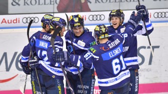 Jubel beim ERC - seien Sie auch in der kommenden Saison in der Saturn-Arena dabei.
Foto: Johannes TRAUB / ST-Foto.de Jubel beim ERC - seien Sie auch in der kommenden Saison in der Saturn-Arena dabei.
Foto: Johannes TRAUB / ST-Foto.de