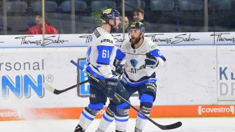 Siegtor an alter Wirkungsstätte: David Elsner (hier von Jerry D'Amigo geherzt) traf zum 2:1 in Nürnberg. Foto: Traub Johannes / st-foto