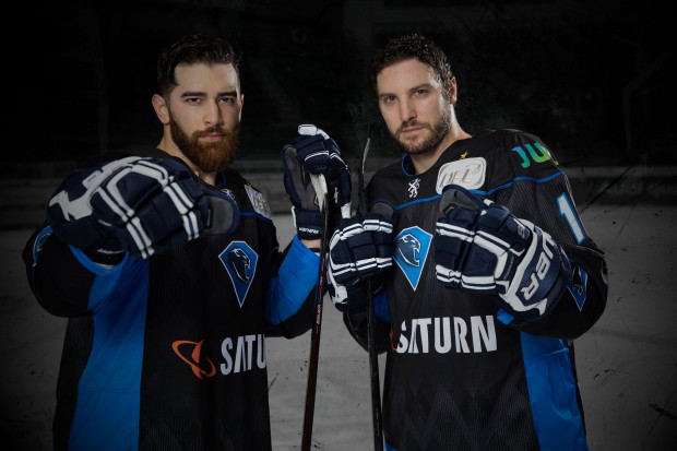 Jerry D'Amigo und Brett Olson im dritten Trikot. Foto: Bösl / kbumm