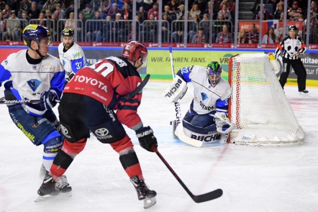 Jochen Reimer hielt stark, dennoch gewann am Ende Köln. Foto: Schäfer / DEL-Photosharing