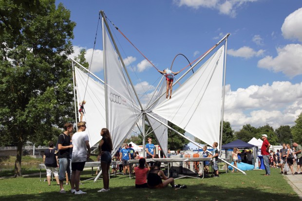 Das Audi High Jump Trampolin ist eine der Attraktionen am 11. August. Foto: Max Löfgen / kbumm