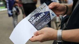 Das VIP-Upgrade auf eine Dauerkarte ist ab sofort ebenso möglich wie auf eine Tageskarte. Foto: Stefan Bösl / www.kbumm.de Das VIP-Upgrade auf eine Dauerkarte ist ab sofort ebenso möglich wie auf eine Tageskarte. Foto: Stefan Bösl / www.kbumm.de