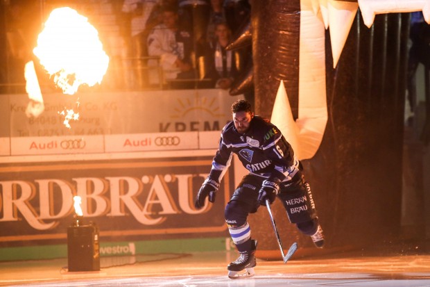 Brett Olson und seine Panther treffen heute Abend auf die Schwenninger Wild Wings. Foto: Stefan Bösl / kbumm.de