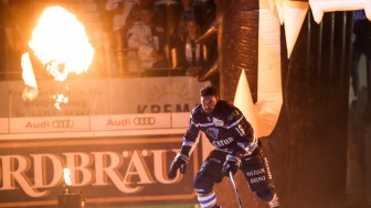 Brett Olson und seine Panther treffen heute Abend auf die Schwenninger Wild Wings. Foto: Stefan Bösl / kbumm.de Brett Olson und seine Panther treffen heute Abend auf die Schwenninger Wild Wings. Foto: Stefan Bösl / kbumm.de