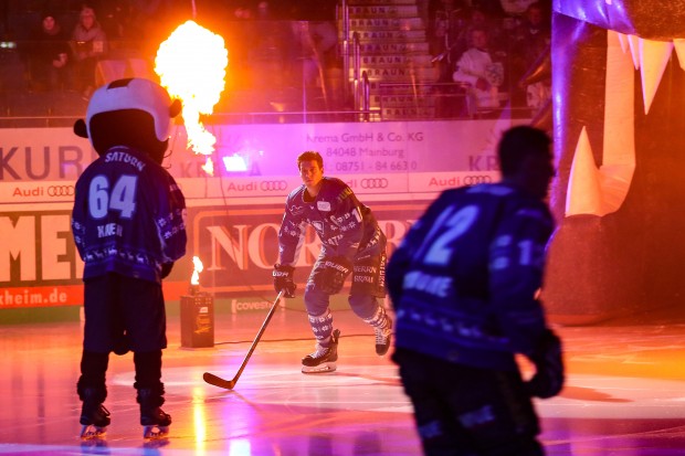 Feuer frei! Der ERC empfängt heute zu einem ereignisreichen Spieltag. Foto: Stefan Bösl / kbumm.de