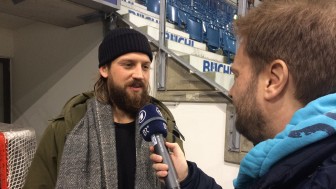 Der Bayerischer Rundfunk strahlt am Freitag eine 30-minütige Sendung zum Eishockey-Nachwuchs aus und hat dazu auch Timo Pielmeier befragt. Foto: Wimösterer Der Bayerischer Rundfunk strahlt am Freitag eine 30-minütige Sendung zum Eishockey-Nachwuchs aus und hat dazu auch Timo Pielmeier befragt. Foto: Wimösterer