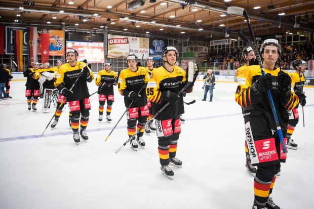 Fabio Wagner (Dritter von rechts) feierte mit dem Top Team Peking einen Sieg im ersten Duell. Foto: City Press