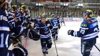 Tyler Kelleher (Mitte) und Maury Edwards (rechts) treten erstmals zu einem Heimspiel in der Saturn-Arena an. Foto: Leipold / City-Press Tyler Kelleher (Mitte) und Maury Edwards (rechts) treten erstmals zu einem Heimspiel in der Saturn-Arena an. Foto: Leipold / City-Press