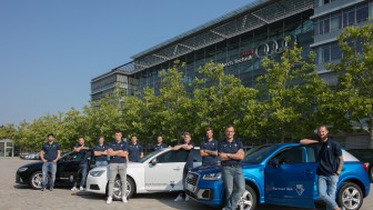 Die ERC-Spieler mit ihren neuen Audis... Foto: byritchie.com Die ERC-Spieler mit ihren neuen Audis... Foto: byritchie.com