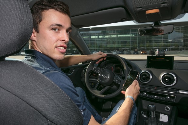 Fabio Wagner verbindet das Handy mit dem MMI seines neuen Audis.

Foto: byritchie.com